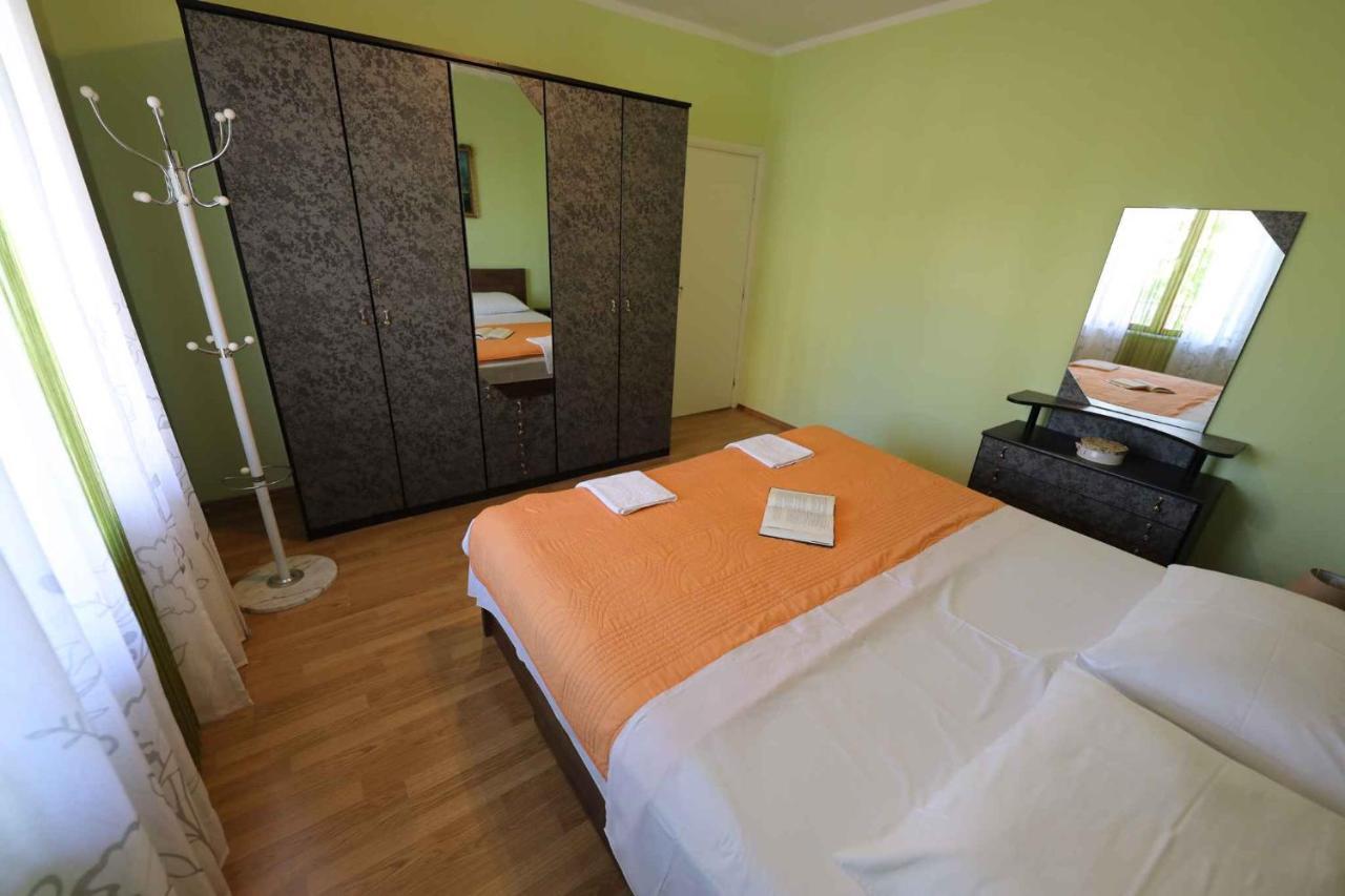 Apartment In 44147
